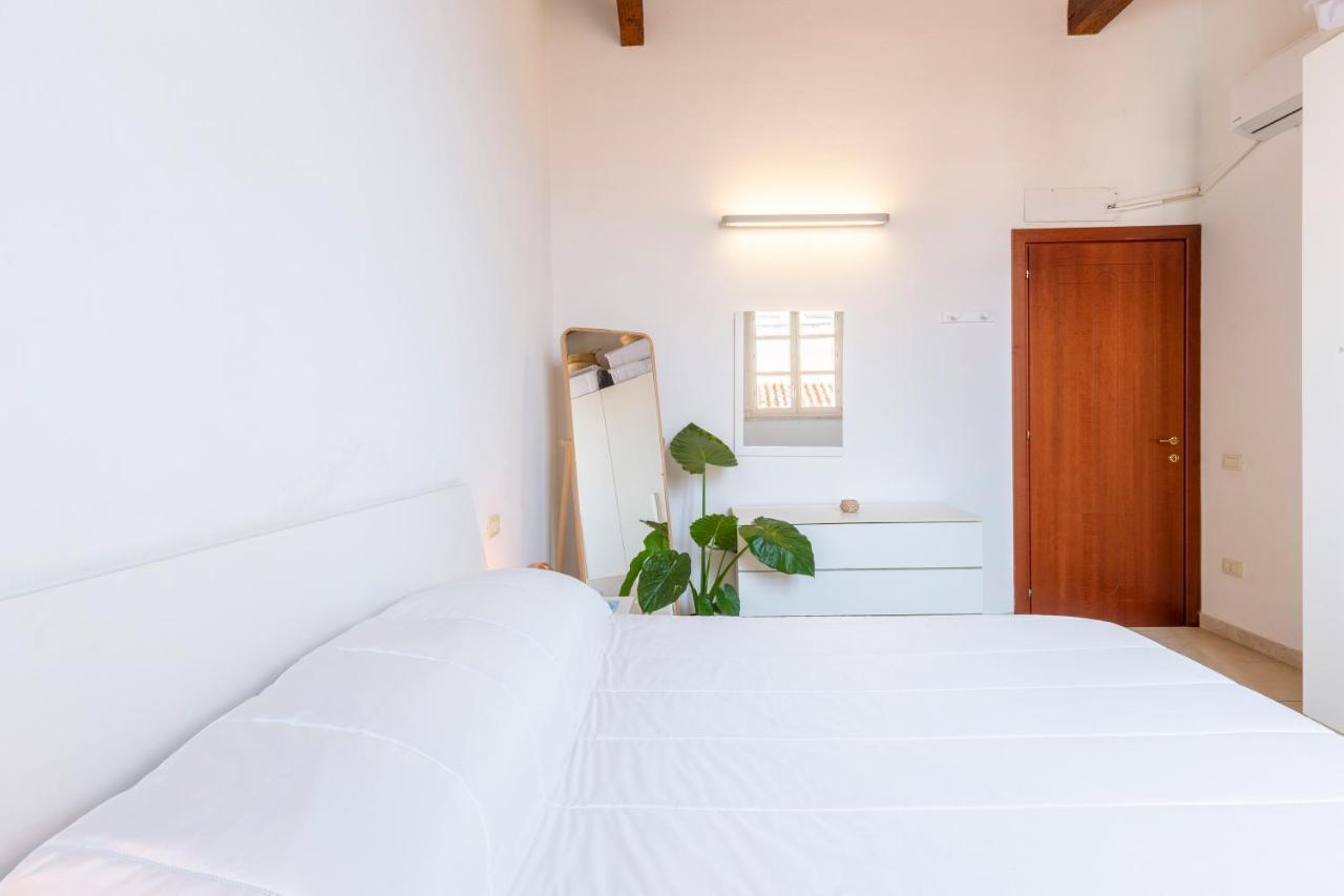Castello Attic Sunset Terrace Apartment Каляри Екстериор снимка