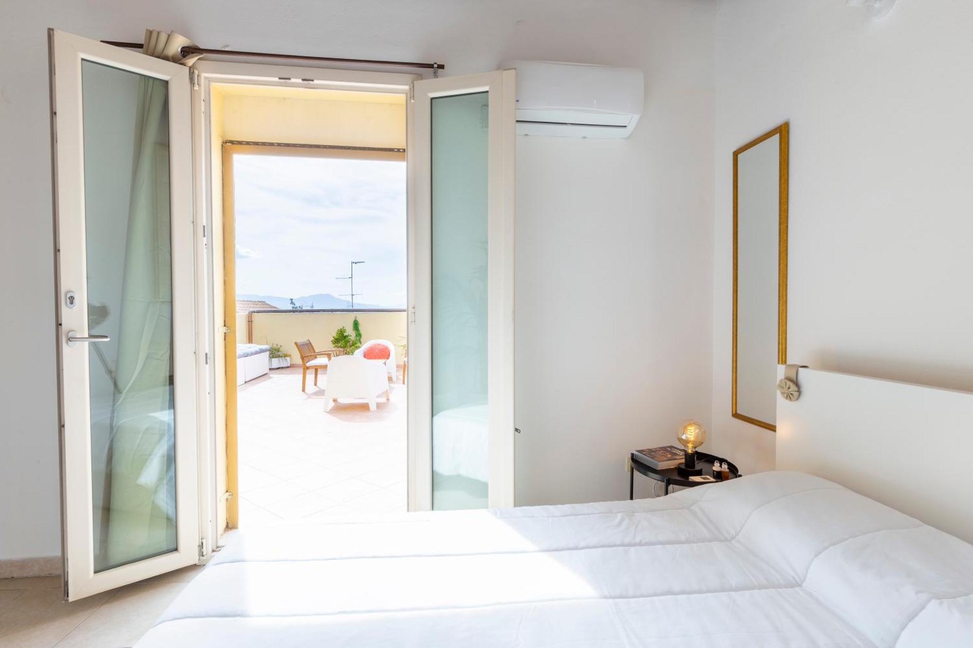 Castello Attic Sunset Terrace Apartment Каляри Екстериор снимка