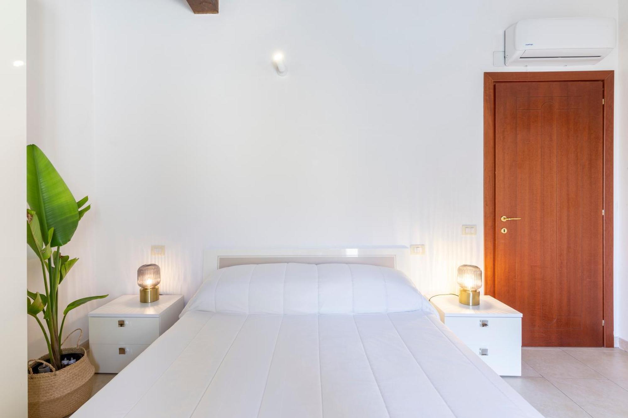 Castello Attic Sunset Terrace Apartment Каляри Екстериор снимка